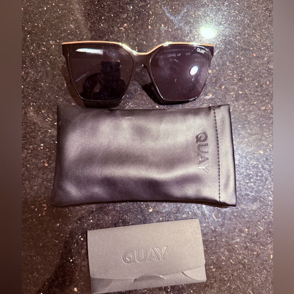Quay Level Up Polarized Sunglasses
 with Case - Picture 2 of 5